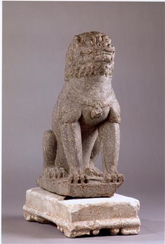 Guardian Lion with marble stand  | MasterArt